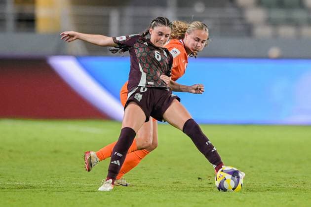 CALCIO - FIFA Mondiali - U17, U 17 Women - Semifinal - Netherlands vs Mexico 20 Altena A. (Forward) of Netherlands U-17 contrast with 6 Barajas S. (Midfielder) of Mexico U-17 is in action during the FIFA U-17 Women s World Cup Morocco 2025 Semifinal match between Netherlands and Mexico in Rabat, Morocco, on November 5, 2025, at the Olympic Stadium Morocco Morocco  Copyright: xIPAxSport ABACAx
