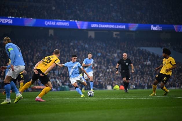 UEFA Champions League: Manchester City vs. Borussia Dortmund, 05.11.2025 MANCHESTER, GREAT BRITAIN - NOVEMBER 05: Phil Foden of Manchester City scores Manchester City’s opener during the UEFA Champions League match between Manchester City vs. Borussia Dortmund at Etihad Stadium on matchday 4 of the UEFA Champions League Season 2025 26 on November 05, 2025 in Manchester, Great Britain. Copyright: xBEAUTIFULxSPORTS Mansoorx