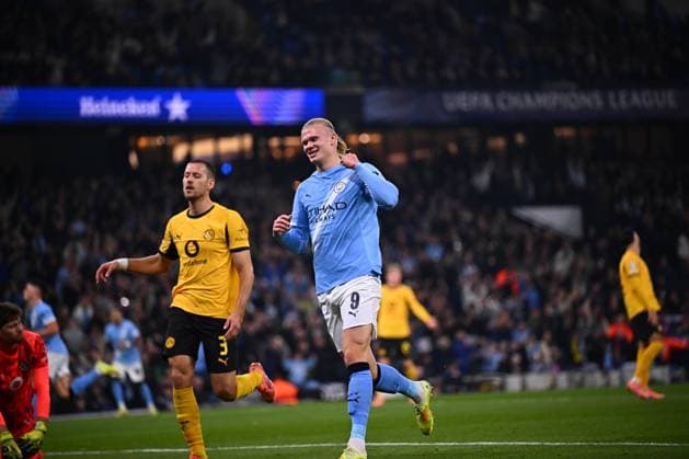 UEFA Champions League: Manchester City vs. Borussia Dortmund, 05.11.2025 MANCHESTER, GREAT BRITAIN - NOVEMBER 05: Erling Haaland of Manchester City celebrates his teammate opening the scoring for his side during the UEFA Champions League match between Manchester City vs. Borussia Dortmund at Etihad Stadium on matchday 4 of the UEFA Champions League Season 2025 26 on November 05, 2025 in Manchester, Great Britain. Copyright: xBEAUTIFULxSPORTS Mansoorx