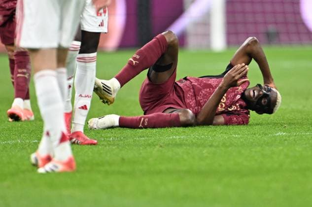 Ajax v Galatasaray - UEFA Champions League AMSTERDAM, NETHERLANDS - NOVEMBER 05: Victor Osimhen (45) of Galatasaray gets injured during the UEFA Champions League week 4 football match between Ajax and Galatasaray at Johan Cruijff Arena in Amsterdam, Netherlands on November 05, 2025. Halil Sagirkaya Anadolu Amsterdam Netherlands. Editorial use only. Please get in touch for any other usage.  Copyright: x2025xAnadoluxHalilxSagirkayax
