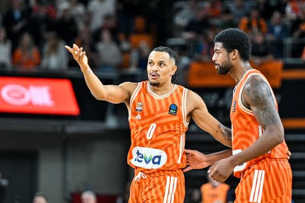 GER, EuroCup, ratiopharm Ulm vs London Lions 05.11.2025, ratiopharm arena, Neu-Ulm, GER, EuroCup, ratiopharm Ulm vs London Lions, im Bild Nelson Weidemann (Ulm, 0), Malik Osborne (Ulm, 10)