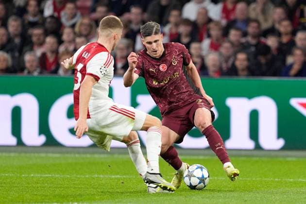 AMSTERDAM , 05-11-2025 , JohanCruyff Arena , season 2025 2026 , UEFA Champions League Football , match between Ajax and Galatasaray. Picture shows Galatasaray player Roland Sallai Ajax - Galatasaray  x31877287x Copyright: