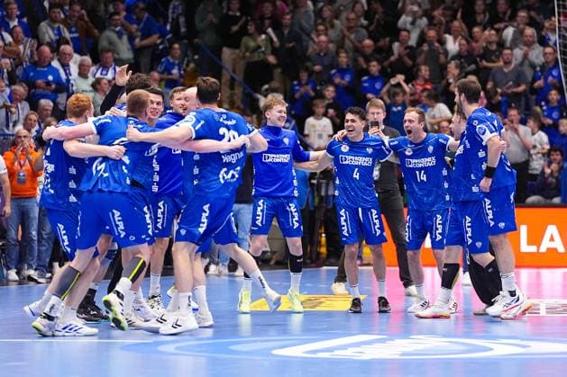 05.11.2025, xydrx, Handball, Achtelfinale DHB Pokal, TBV Lemgo Lippe - VfL Gummersbach, PHOENIX Contact-Arena: die Spieler des TBV Lemgo Lippe jubelnd nach dem Sieg Nordrhein-Westfahlen Deutschland