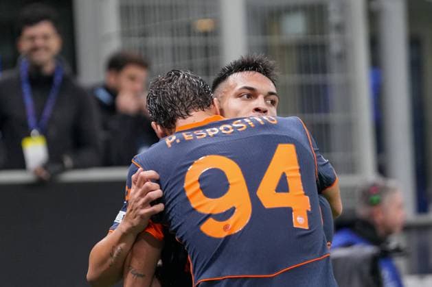 Lautaro Martinez Lautaro Martinez (FC Inter Mailand, F.C. Internazionale Milano, 10) Torjubel, Emotionen, Torschuss, Abschluss, Torerfolg, Tor, Treffer, Pio Esposito (FC Inter Mailand, F.C. Internazionale Milano, 94) , Italien, Fussball, UEFA Champions League, 4.Spieltag, Ligaphase, 2025 2026, Inter Mailand vs. FC Kairat Almaty, 05.11.2025, Giuseppe-Meazza-Stadion, San Siro, Mailand, Italien Mailand Giuseppe-Meazza-Stadion, San Sir Lombardei Italien Copyright: xArnexAmbergx