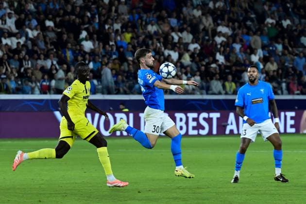November 5, 2025, Limassol, Limassol, Cyprus: VLAD DRAGOMIR (30) of Pafos in action during the UEFA Champions League phase matchday 4 game beetwen Pafos FC and Villareal FC at Alphamega Stadium in Limassol,Cyprus on 05 of November r 2025 Limassol Cyprus - ZUMAk195 20251105_znp_k195_005 Copyright: xXenophonxKarakalosx
