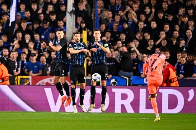 Club Brugge v Barcelona - UEFA Champions League BRUGGE, BELGIUM - NOVEMBER 05 : Tresoldi Nicolo forward of Club Brugge, Mechele Brandon defender of Club Brugge, Vanaken Hans midfielder of Club Brugge in action during the UEFA Champions League 2025 26 League Phase MD4 match between Club Brugge and Barcelona on November 5, 2025 in Brugge, Belgium, 05 11 2025 Brugge Belgium  Copyright: xTomasxSiskx