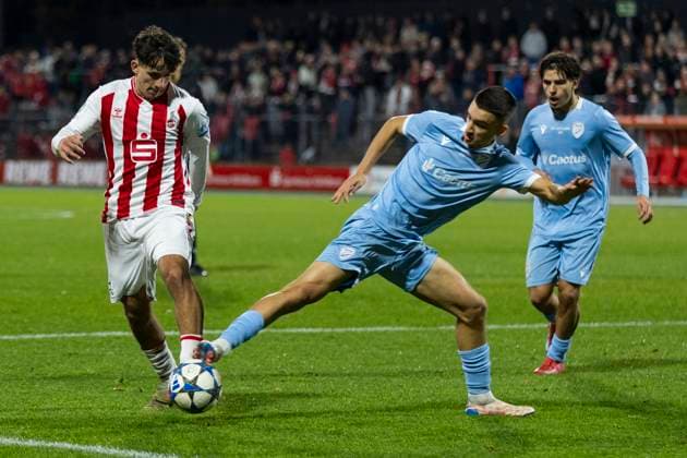 UEFA Youth-League: 1. FC Köln - Racing FC Union Luxemburg; 05.11.2025 Jason Ponente-Ramirez (1. FC Köln U19, 7), Dilan Ramcilovic (Racing FC Union Luxemburg U19, 17) UEFA Youth-League, Rückspiel des Meisterwegs Runde 2, 1. FC Köln - Racing FC Union Luxemburg, am 05.11.2025, Franz-Kremer-Stadion, Köln Copyright: xBEAUTIFULxSPORTS Meuselx