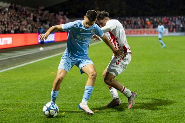 UEFA Youth-League: 1. FC Köln - Racing FC Union Luxemburg; 05.11.2025 Dilan Ramcilovic (Racing FC Union Luxemburg U19, 17), Jason Ponente-Ramirez (1. FC Köln U19, 7) UEFA Youth-League, Rückspiel des Meisterwegs Runde 2, 1. FC Köln - Racing FC Union Luxemburg, am 05.11.2025, Franz-Kremer-Stadion, Köln Copyright: xBEAUTIFULxSPORTS Meuselx