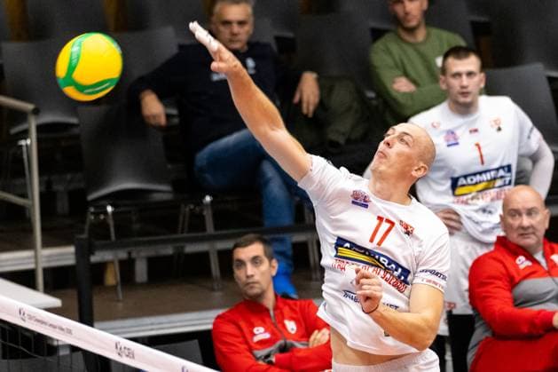 VOLLEYBALL - CEV CL, Hartberg vs Kragujevac HARTBERG,AUSTRIA,05.NOV.25 - VOLLEYBALL - CEV Champions League, TSV Hartberg vs Radnicki Kragujevac. Image shows Veljko Boharev (Kragujevac).  GEPAxpictures xJamesxDoak