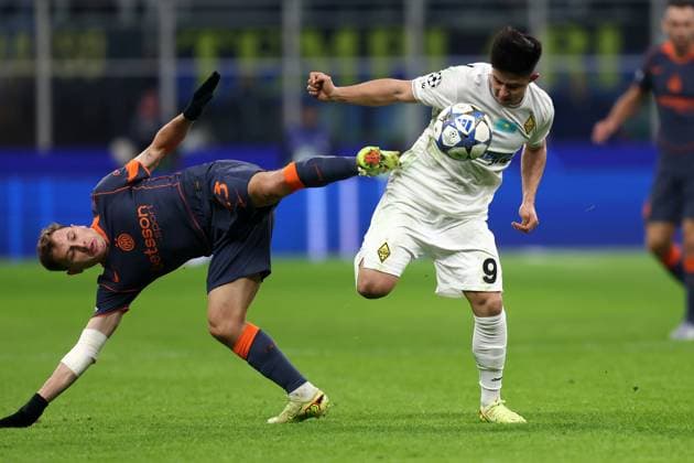 Nicolo Barella (Fc Internazionale) und Dastan Satbaev (FC Kairat Almaty) battle for the ball, UEFA Champions League 2025 26 League Phase MD4, FC Internazionale Milano v FC Kairat Almaty, Stadio Giuseppe Meazza (San Siro), November 5, 2025, Milan, Italy.