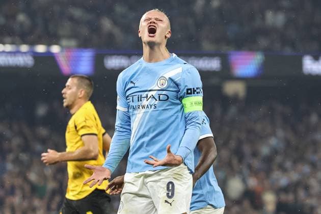 UEFA Champions League Matchday 4 of 8 Manchester City v Borussia Dortmund Erling Haaland of Manchester City reacts after a missed chance on goal during the UEFA Champions League Matchday 4 of 8 Manchester City vs Borussia Dortmund at the City of Manchester Stadium, Manchester, United Kingdom, 5th November 2025 (Photo by Mark Cosgrove News Images) Manchester City of Manchester Stadium Manchester United, ManU Kingdom Copyright: xMarkxCosgrove NewsxImagesx
