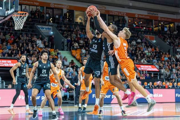 Kampf um den Rebound von Tobias Jensen (Ratiopharm Ulm, 07) Johnathan Williams (London Lions, 13) Shavar Reynolds Jr (London Lions, 33), GER, ratiopharm ulm vs. London Lions, Basketball, 6. Runde, BKT EuroCup, Spielzeit 2025 2026, 05.11.2025, GER, ratiopharm ulm vs. London Lions, Basketball, 6. Runde, BKT EuroCup, Spielzeit 2025 2026, 05.11.2025 Neu-Ulm Copyright: xEibner-Pressefoto JanixPlessx EP_JPL