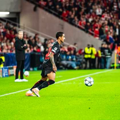 November 5, 2025, Lisbon, Lisbon, Portugal: Arthur Of Bayer Leverkuse in control of the ball in another attack, during the UEFA Champions League Group Stage,between SL Benfica vs Bayer Leverkusen at Luz Stadium, Lisbon, on november 5th, 2025 Lisbon Portugal - ZUMAr200 20251105_zsp_r200_008 Copyright: xNunoxReisinhox