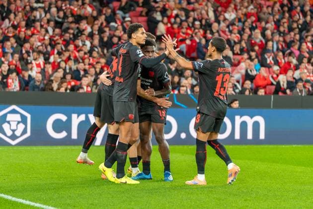 Jubel von Bayer 04 Leverkusen nach dem Fuehrungstreffer, POR, Benfica Lissabon vs. Bayer 04 Leverkusen, Fussball, UEFA Champions League, Spieltag 4, Spielzeit 2025 2026, 05.11.2025, POR, Benfica Lissabon vs. Bayer 04 Leverkusen, Fussball, UEFA Champions League, Spieltag 4, Spielzeit 2025 2026, 05.11.2025, Lissabon Copyright: xEibner-Pressefoto EdwardxCheungx EP_ECG