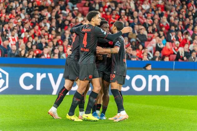 Jubel von Bayer 04 Leverkusen nach dem Fuehrungstreffer, POR, Benfica Lissabon vs. Bayer 04 Leverkusen, Fussball, UEFA Champions League, Spieltag 4, Spielzeit 2025 2026, 05.11.2025, POR, Benfica Lissabon vs. Bayer 04 Leverkusen, Fussball, UEFA Champions League, Spieltag 4, Spielzeit 2025 2026, 05.11.2025, Lissabon Copyright: xEibner-Pressefoto EdwardxCheungx EP_ECG