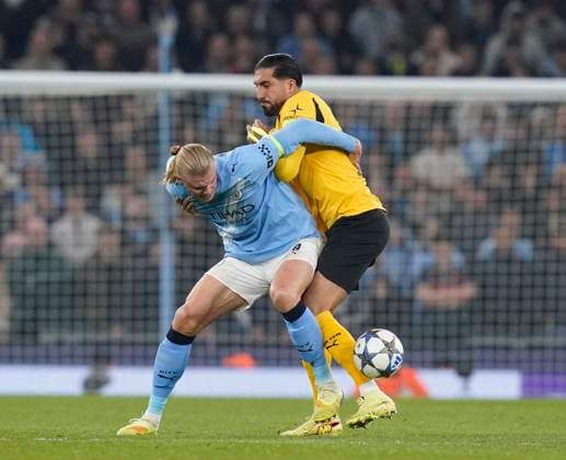 Manchester, England, 5th November 2025. Erling Haaland of Manchester City clashes with Emre Can of Borussia Dortmund during the Manchester City vs Borussia Dortmund UEFA Champions League match at the Etihad Stadium, Manchester. Picture credit should read: Andrew Yates Sportimage EDITORIAL USE ONLY. No use with unauthorised audio, video, data, fixture lists, club league logos or live services. Online in-match use limited to 120 images, no video emulation. No use in betting, games or single club league player publications. SPI_040_AY_Man_City_Dortmund SPI-4268-0094