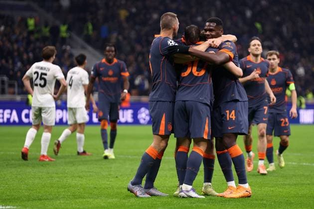 FC Internazionale - Kairat Almaty - UEFA Champions League 2025 26 League Phase MD4 Carlos Augusto of Fc Internazionale celebrates with his team mates after scoring a goal during the UEFA Champions League Phase MD4 match between FC Internazionale and Kairat Almaty at Stadio Giuseppe Meazza (San Siro) on November 5 2025 in Milan, Italy . Milano Stadio Giuseppe Meazza Italy Copyright: xMarcoxCanonierox
