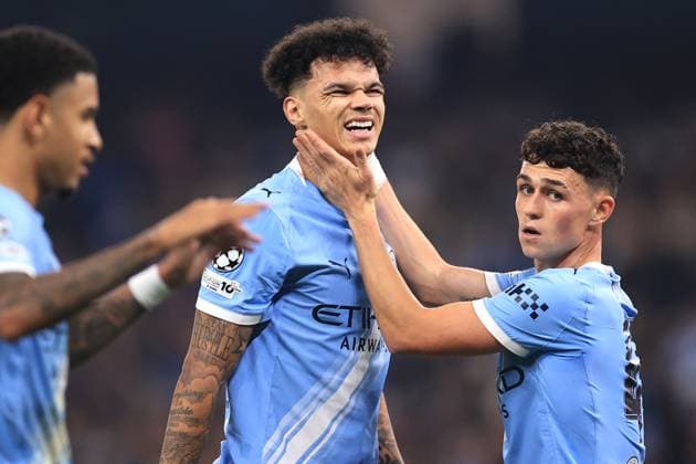 Football - UEFA Champions League - League Phase - Manchester City v Borussia Dortmund 5th November 2025 - UEFA Champions League - League Phase - Manchester City v Borussia Dortmund - Nico O™Reilly of Manchester City is consoled by Phil Foden after missing a chance - Photo: Simon Stacpoole Offside. Manchester UK Copyright: xSimonxStacpoolexOffside