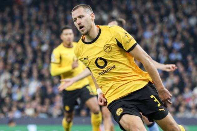 Waldemar Anton (3 Borussia Dortmund) celebrates his goal during the UEFA Champions League match between Manchester City and Borussia Dortmund at Etihad Stadium in Manchester, England on November 5th 2025. Copyright: xSeanxChandlerx xSPPx Sportspressphoto_SPR57284