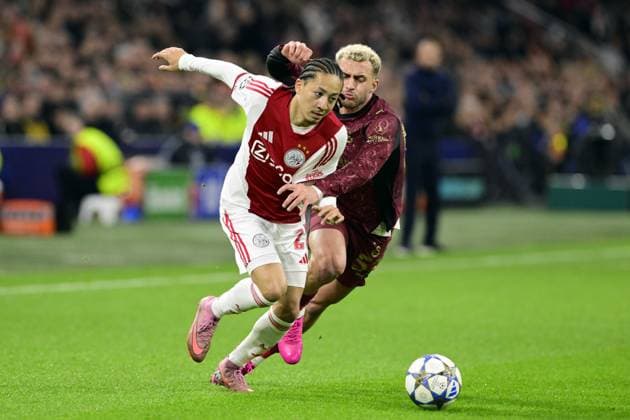 AMSTERDAM (l-r) Kian Fitz-Jim of AFC Ajax, BarÄ±Åü Alper YÄ±lmaz of Galatasaray during the UEFA Champions League match between AFC Ajax and Galatasaray SK at the Johan Cruijff ArenA on November 5, 2025 in Amsterdam, Netherlands. ANP OLAF KRAAK UEFA Champions League Matchday 4 2025-2026 xVIxANPxSportx xxANPxIVx 541340406 originalFilename: 541340406.jpg