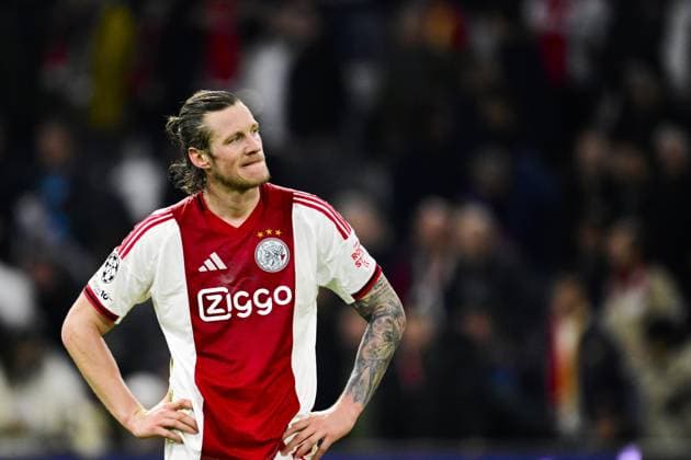 AMSTERDAM - Wout Weghorst of AFC Ajax is upset during the UEFA Champions League match between AFC Ajax and Galatasaray SK at the Johan Cruijff ArenA on November 5, 2025, in Amsterdam, Netherlands. ANP OLAF KRAAK UEFA Champions League Matchday 4 2025-2026 xVIxANPxSportx xxANPxIVx 541341369 originalFilename: 541341369.jpg