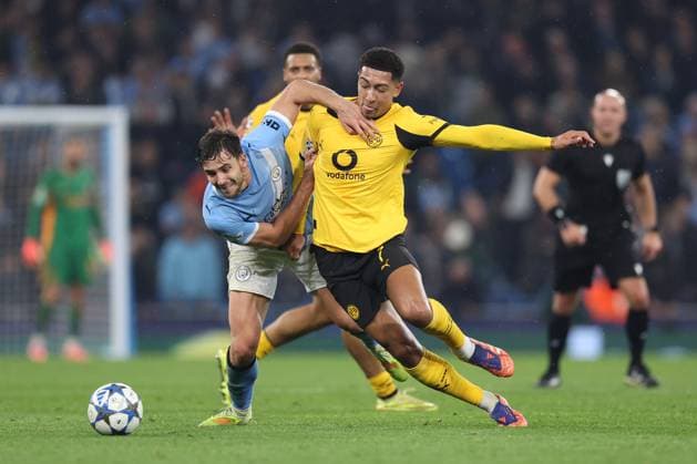 Manchester City v Borussia Dortmund - UEFA Champions League MANCHESTER, UNITED KINGDOM - NOVEMBER 05: Nico Gonzalez of Manchester City battles for possession with Jobe Bellingham of Borussia Dortmund during the UEFA Champions League match between Manchester City and Borussia Dortmund at Etihad Stadium on November 05, 2025 in Manchester, United Kingdom. Alex Livesey Anadolu Manchester United, ManU Kingdom. Editorial use only. Please get in touch for any other usage.  Copyright: x2025xAnadoluxAlexxLiveseyx