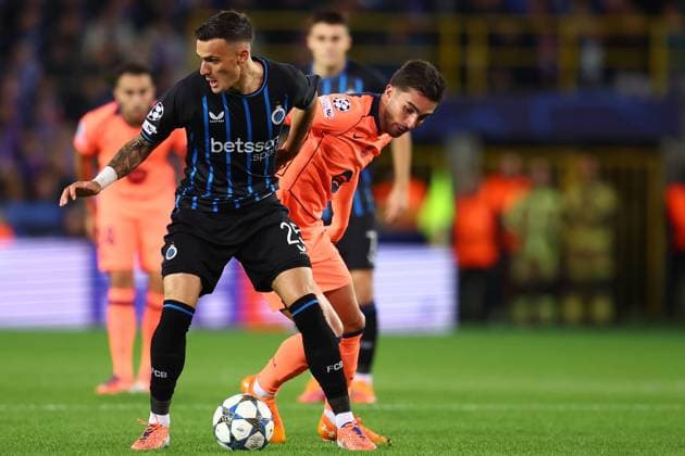 Brugge, Belgium, 5th November 2025. Aleksandar Stanković of Club Brugge and Ferran Torres of Barcelona challenge for the ball during the Club Brugge vs FC Barcelona, Barca UEFA Champions League match at Jan Breydel Stadium, Brugge. Picture credit should read: Paul Terry Sportimage EDITORIAL USE ONLY. No use with unauthorised audio, video, data, fixture lists, club league logos or live services. Online in-match use limited to 120 images, no video emulation. No use in betting, games or single club league player publications. SPI_044_PT_Brugge_Barcelona SPI-4266-0044