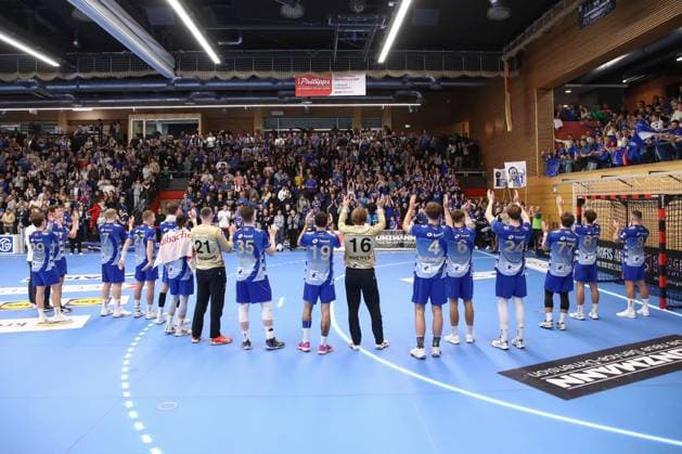 05.11.2025, xtgx, Handball, DHB Pokal 3. Runde, TV Großwallstadt - SC Magdeburg v.l. Großwallstadts Spieler bedanken sich bei den Fans Elsenfeld