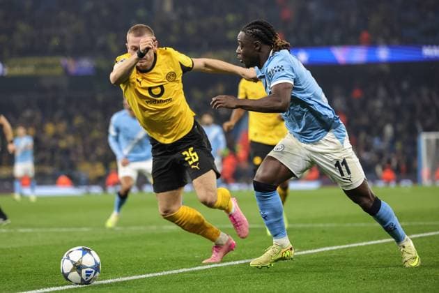 UEFA Champions League Matchday 4 of 8 Manchester City v Borussia Dortmund Jeremy Doku of Manchester City breaks with the ball during the UEFA Champions League Matchday 4 of 8 Manchester City vs Borussia Dortmund at the City of Manchester Stadium, Manchester, United Kingdom, 5th November 2025 (Photo by Mark Cosgrove News Images) Manchester City of Manchester Stadium Manchester United, ManU Kingdom Copyright: xMarkxCosgrove NewsxImagesx
