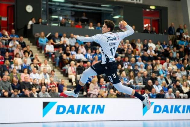 Handball I Herren I Saison 2025-2026 I DHB Pokal I Achtelfinale I TVB Stuttgart - SG Flensburg-Handewitt I 05.11.2025 Marko Grgic (17, SG Flensburg-Handewitt) im Wurf Stuttgart Scharrena Baden-Württemberg Deutschland Copyright: xLobeca MaxxPetershansx