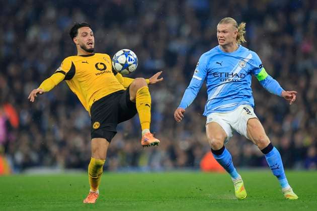 Manchester City v Borussia Dortmund Champions League 05 11 2025. Ramy Bensebaini (5) of Borussia Dortmund controls the ball watched by Erling Haaland (9) of Manchester City during the Champions League match between Manchester City and Borussia Dortmund at the Etihad Stadium, Manchester, England on 5 November 2025. Manchester Etihad Stadium Manchester England Editorial use only , Copyright: xConorxMolloyx PSI-23168-0097
