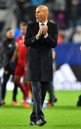 Real Madrid v Sevilla - UEFA Super Cup 2016 TRONDHEIM, NORWAY - AUGUST 09: Real Madrid s head coach Zinedine Zidane watches the UEFA Super Cup Final between Real Madrid and Sevilla FC at the Lerkendal Stadion in Trondheim, Norway on August 09, 2016. Norway World. Editorial use only. Please get in touch for any other usage.  Copyright: x2025xAnadoluxMustafaxYalcÄ±nx