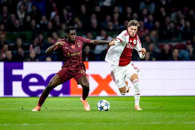 Galatasaray defender Wilfried Singo, AFC Ajax Amsterdam forwarder Mika Godts, during the match FOOTBALL - CHAMPIONS LEAGUE - AJAX vs GALATASARAY at the Johan Cruijff ArenA for the Champions League - League phase - Matchday 4 season 2025-2026 in AMSTERDAM, Netherlands on 5 November 2025, (photo by Stefan Koop EYE4images DeFodi Images) Galatasaray defender Wilfried Singo, AFC Ajax Amsterdam forwarder Mika Godts, during the match FOOTBALL CHAMPIONS LEAGUE AJAX vs GALATASARAY at the Johan Cruijff ArenA for the Champions League phase Matchday 4 season 2025 2026 in AMSTERDAM, Netherlands on 5 November 2025, photo by Stefan Koop EYE4images DeFodi Images