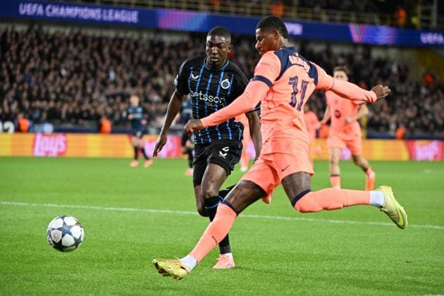 251105 Club Brugge vs FC Barcelona, Barca Joel Ordonez (4) of Club Brugge battles for the ball with Marcus Rashford (14) of Barcelona during the Uefa Champions League 4th matchday in the League phase game in season 2025 - 2026 between Club Brugge KV and FC Barcelona on November 5 , 2025 in Brugge, Belgium. (Photo by Maarten Straetemans Isosport) Brugge Belgium  Copyright: xMaartenxStraetemansx ClubBrugge-FCBarcelona_20251105_035