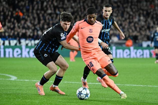 251105 Club Brugge vs FC Barcelona, Barca Kyriani Sabbe (64) of Club Brugge battles for the ball with Marcus Rashford (14) of Barcelona during the Uefa Champions League 4th matchday in the League phase game in season 2025 - 2026 between Club Brugge KV and FC Barcelona on November 5 , 2025 in Brugge, Belgium. (Photo by Maarten Straetemans Isosport) Brugge Belgium  Copyright: xMaartenxStraetemansx ClubBrugge-FCBarcelona_20251105_061