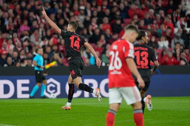 UEFA CHAMPIONS LEAGUE: BENFICA x LEVERKUSEN Patrik Schick of Bayer Leverkusen (L) celebrates his goal, Samuel Dahl of SL Benfica (C) and Arthur Soares of Bayer Leverkusen (R) in action during UEFA Champions League 2025 26 League phase Matchday 4 between SL Benfica and Bayer Leverkusen at Estadio da Luz in Lisbon, Portugal. 05 11 2025 Lisbon Estadio da Luz Lisbon Portugal Copyright: xBrunoxdexCarvalhox
