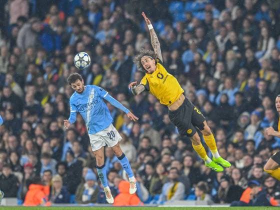 Manchester City v Borussia Dortmund UEFA Champions League Bernardo Silva of Manchester City and Fabio Silva of Borussia Dortmund battles for the ball during the UEFA Champions League match at the Etihad Stadium, Manchester UK Newspapers OUT Copyright: xKarlxVallantinex FIL-22465-0084
