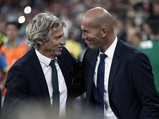 Real Madrid v Sporting Lizbon : UEFA Champions League MADRID, SPAIN - SEPTEMBER 14 : Head coach of Real Madrid Zinedine Zidane (R) and Head coach of Sporting Lisbon Jorge Jesus (L) talk each other before UEFA Champions League Group F match between Real Madrid and Sporting Lisbon at Santiago Bernabeu Stadium in Madrid, Spain on September 14, 2016. Lizbon Portugal. Editorial use only. Please get in touch for any other usage.  Copyright: x2025xAnadoluxBurakxAkbulutx