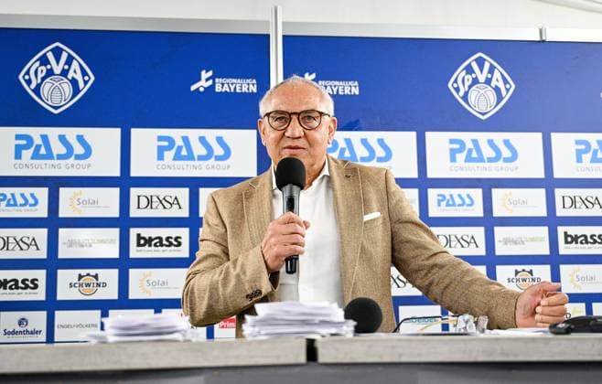 05.11.2025, xpsx, Viktoria Aschaffenburg Mitgliederversammlung, v.l. Felix Magath Aschaffenburg Bayern Deutschland (DEU)