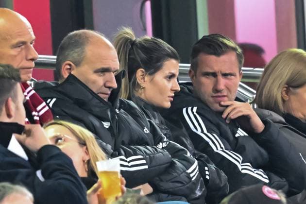 05.11.2025, xsltx, Fussball Google Pixel Frauen-Bundesliga, Eintracht Frankfurt - 1.FC Köln v.l. Mathias Beck (Vorsitzender des Aufsichtsrates der Eintracht Frankfurt Fußball AG und Präsident von Eintracht Frankfurt e. V.), Katharina Kiel (Direktorin Frauenfußball Eintracht Frankfurt), Markus Krösche (Vorstand der Eintracht Frankfurt Fußball AG) (DFL DFB REGULATIONS PROHIBIT ANY USE OF PHOTOGRAPHS as IMAGE SEQUENCES and or QUASI-VIDEO)