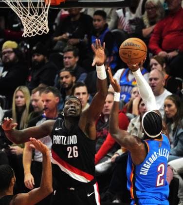 (251106) -- PORTLAND, Nov. 6, 2025 -- Duop Reath (L) of Portland Trail Blazers defends Shai Gilgeous-Alexander of Oklahoma City Thunders during the 2025-2026 NBA, Basketball Herren, USA regular season match between Portland Trail Blazers and Oklahoma City Thunders in Portland, the United States, Nov. 5, 2025. ) (SP)U.S.-PORTLAND-BASKETBALL-NBA-TRAIL BLAZERS VS THUNDERS WuxXiaoling 