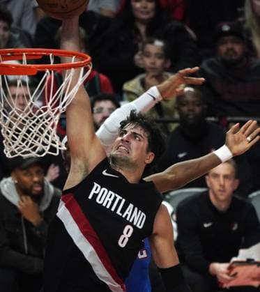 (251106) -- PORTLAND, Nov. 6, 2025 -- Deni Avdija (L) of Portland Trail Blazers goes for a layup during the 2025-2026 NBA, Basketball Herren, USA regular season match between Portland Trail Blazers and Oklahoma City Thunders in Portland, the United States, Nov. 5, 2025. ) (SP)U.S.-PORTLAND-BASKETBALL-NBA-TRAIL BLAZERS VS THUNDERS WuxXiaoling 