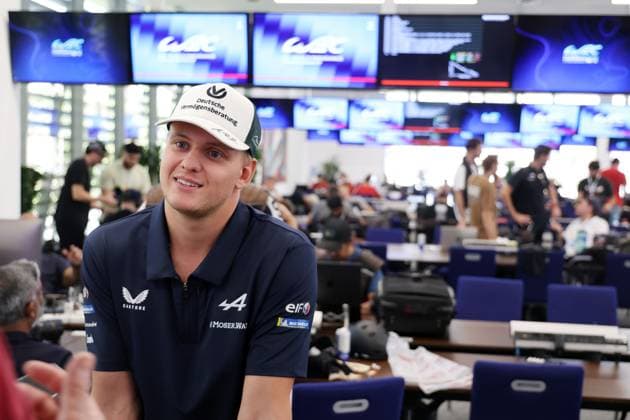 Mick Schumacher (GER) Alpine A424 36, Alpine Medienrunde, Pressezentrum, 8 Stunden von Bahrain, FIA Langstrecken- Weltmeisterschaft Saison 2026, Rennstrecke Sakhir, Bahrain, 06.11.2025, WEC, Portrait *** Mick Schumacher GER Alpine A424 36, Alpine media round, press center, 8 Hours of Bahrain, FIA World Endurance Championship 2026 season, Sakhir race track, Bahrain, 06 11 2025, WEC, Portrait