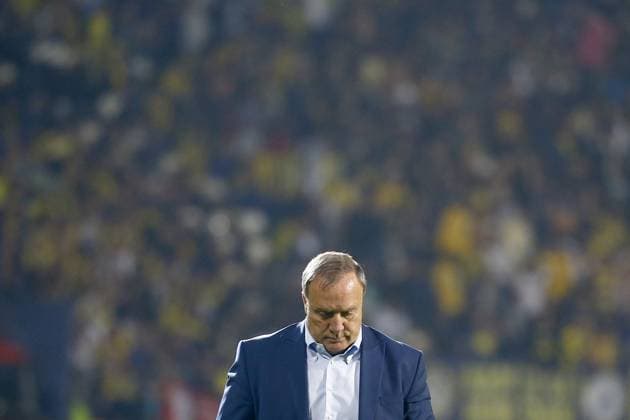 Osmanlispor-Fenerbahce : Turkish Super Toto Super Lig ANKARA, TURKEY - OCTOBER 02 : Head coach of Fenerbahce Dirk Advocaat gestures at the end of the Turkish Super Toto Super Lig football match between Osmanlispor and Fenerbahce at Osmanli Stadium in Ankara, Turkey on October 02, 2016. Ankara Turkey. Editorial use only. Please get in touch for any other usage.  Copyright: x2025xAnadoluxSefaxKaracanx