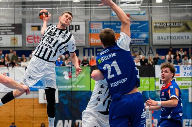 Balingen: DHB Pokal - Achtelfinale - HBW Balingen - THW Kiel Nikola Bilyk (THW Kiel), Till Wente (Balingen) Balingen Baden-Württemberg Deutschland