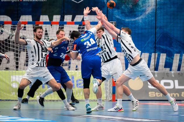 Balingen: DHB Pokal - Achtelfinale - HBW Balingen - THW Kiel Yonatan Dayan (Balingen), Lukas Laube (THW Kiel), Magnus Landin (THW Kiel) Balingen Baden-Württemberg Deutschland