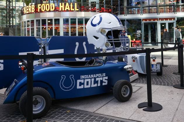 indianapolis Colts , Fan-Zone im Center am Potsdamer Platz,2025_11_06,Photo:Foot.Bowl Thomas Sobotzki Copyright: xFootxBowl ThomasxSobotzkix