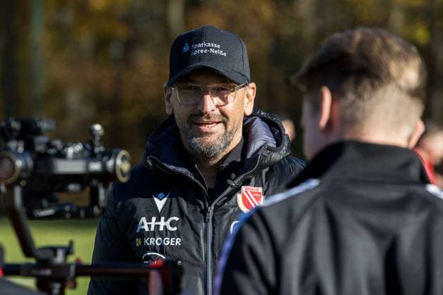 Cottbus, Deutschland 06. November 2025: 3. Liga - 2025 2026 - FC Energie Cottbus - Training Im Bild: Trainer Claus-Dieter Wollitz (Energie Cottbus) Brandenburg Copyright: xFotostandx xWeilandx