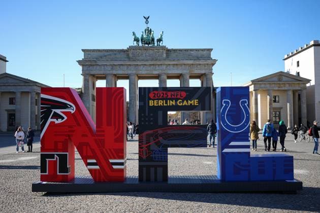 NFL, American Football Herren, USA Experience am Brandenburger Tor, 2025_11_06, Photo: Foot.Bowl Thomas Sobotzki Copyright: xFootxBowl ThomasxSobotzkix