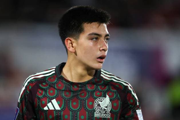 Futbol, Mexico vs Argentina. Mundial sub 20, Chile 2025. El jugador de Mexico Gilberto Mora es fotografiado durante un partido de cuartos de final del mundial sub 20 contra Argentina disputado en el estadio Nacional de Santiago, Chile. 11 10 2025 Jonnathan Oyarzun Photosport Football, Mexico vs Argentina. U-20 World Cup Championship. Mexico™s player Gilberto Mora is pictured during a quarterfinal match of the U-20 World Cup against Argentina at the Nacional stadium in Santiago, Chile. 11 10 2025 Jonnathan Oyarzun Photosport Mexico vs Argentina, mundial sub 20 Chile 2025 